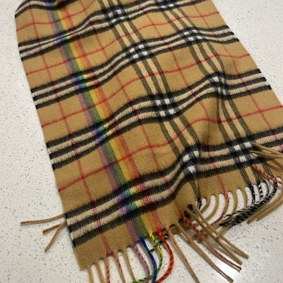 Burberry Cashmere rainbow scarf - Picture 6 of 9